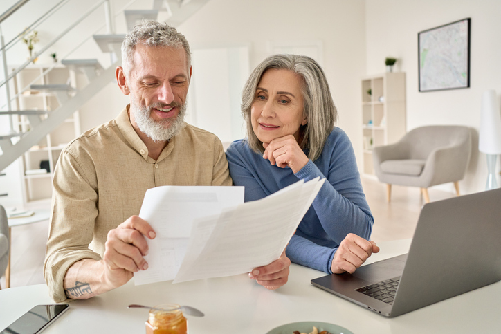 A couple reviewing the average retirement budget.