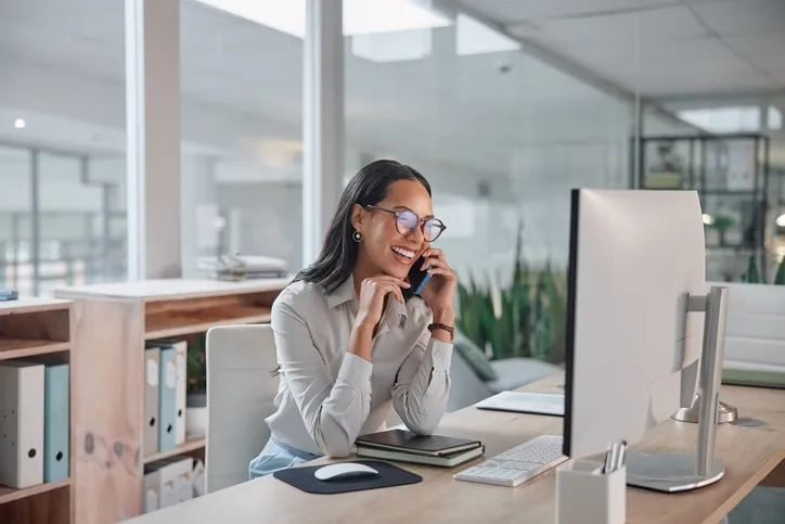 An advisor speaks to a client, adhering to their client communications strategy.