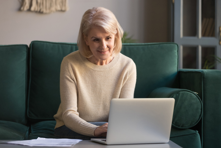 A woman researching how to use trailing stop orders.
